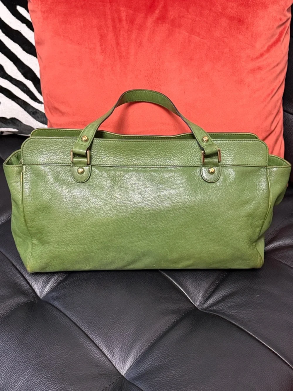 Gucci Kelly Green Leather Shoulder Bag with Gold Logo - Picture 2 of 16